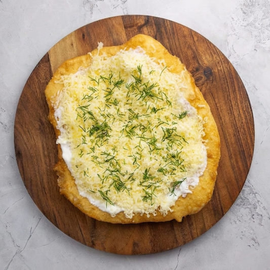 Kapros-sajtos-tejfölös lángos